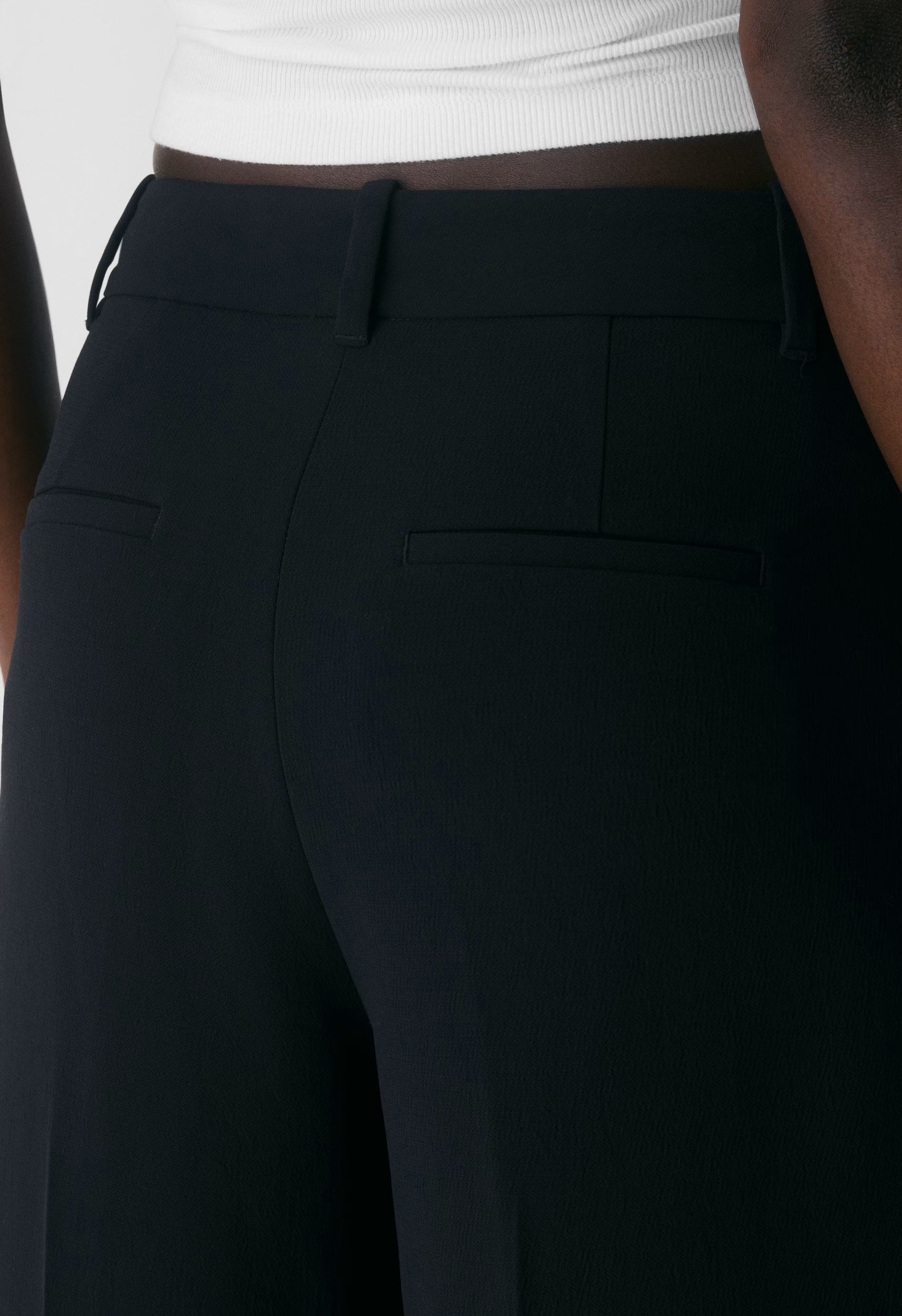 The Effortless Pant™ Curve-Fit - Crepette™ - BLACK