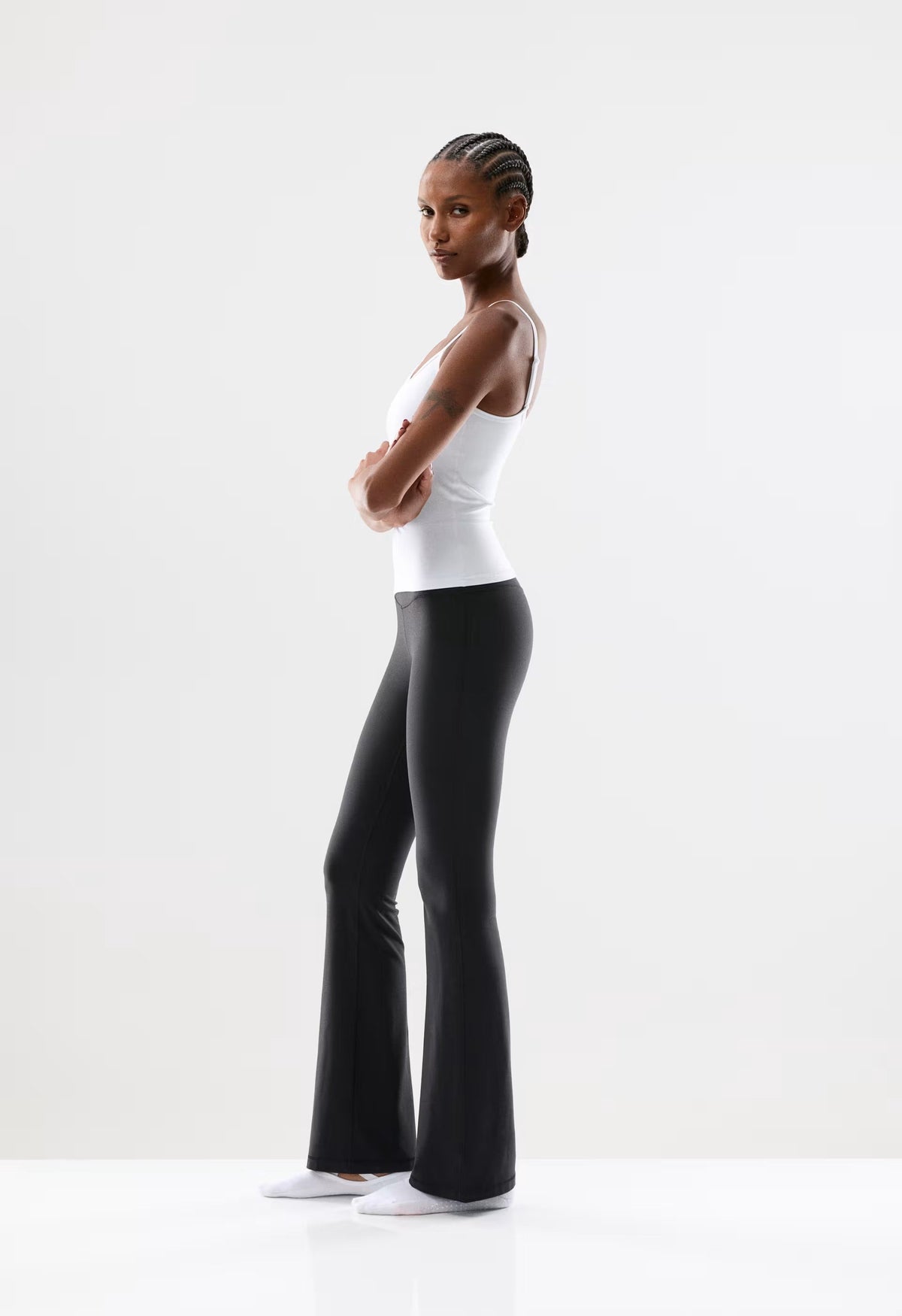 BUTTER Cheeky Hi-Rise Flare 32 Legging - BLACK