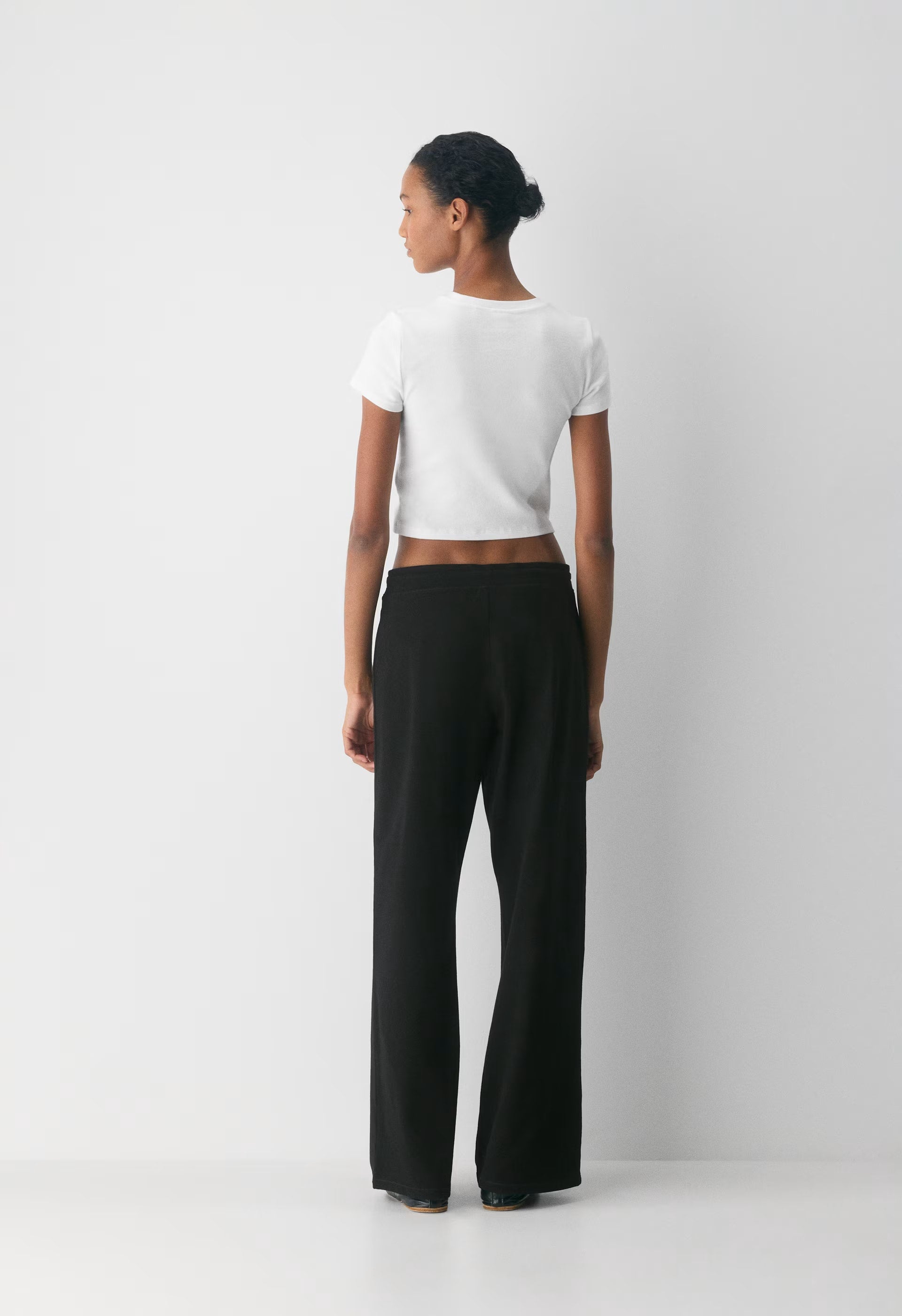 HomeStretch™ Smooth Kickback Pant - BLACK