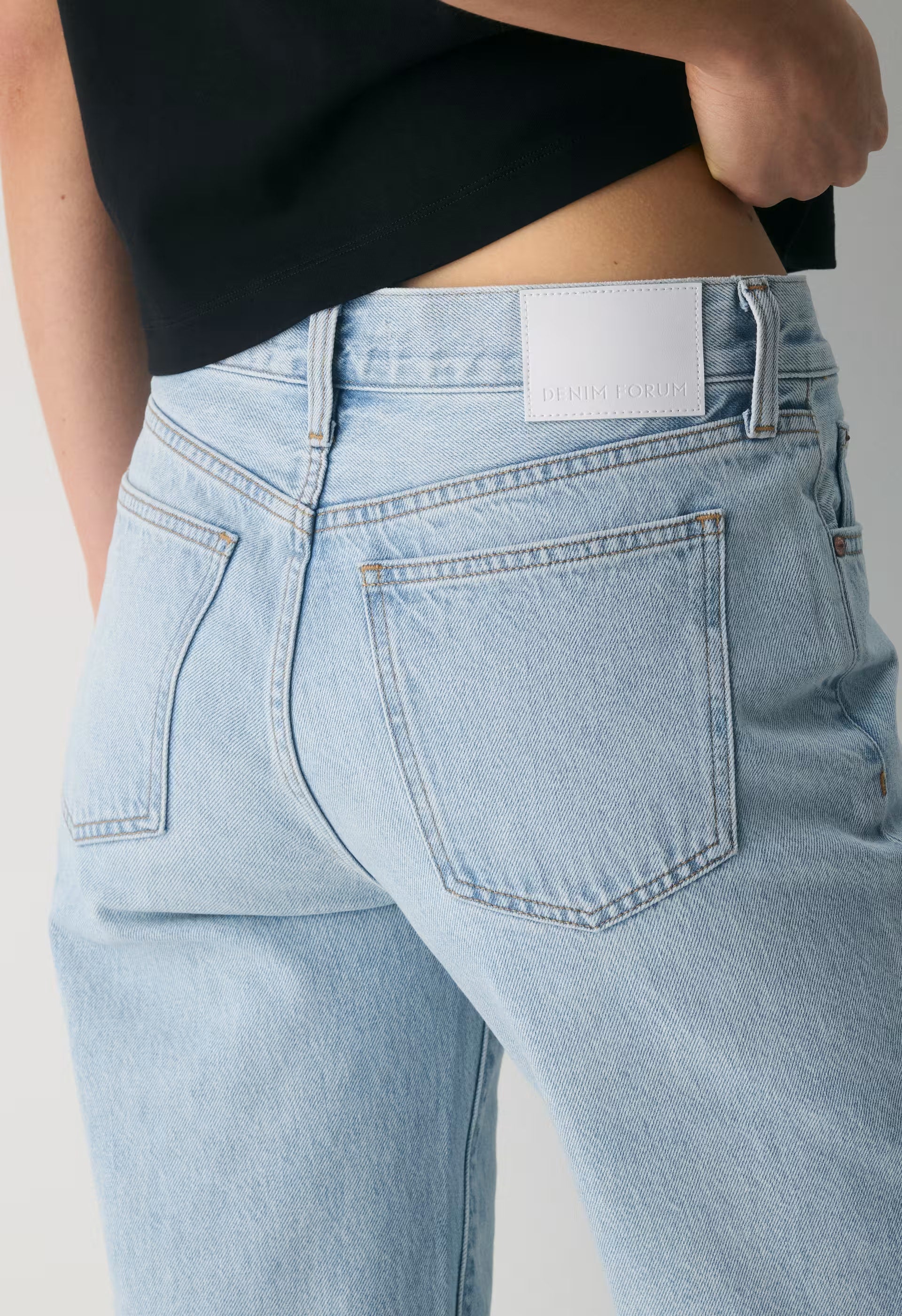 Denim Forum The Farrah Lo-Rise Wide Jean - 15 YRS BRL THR BLEU