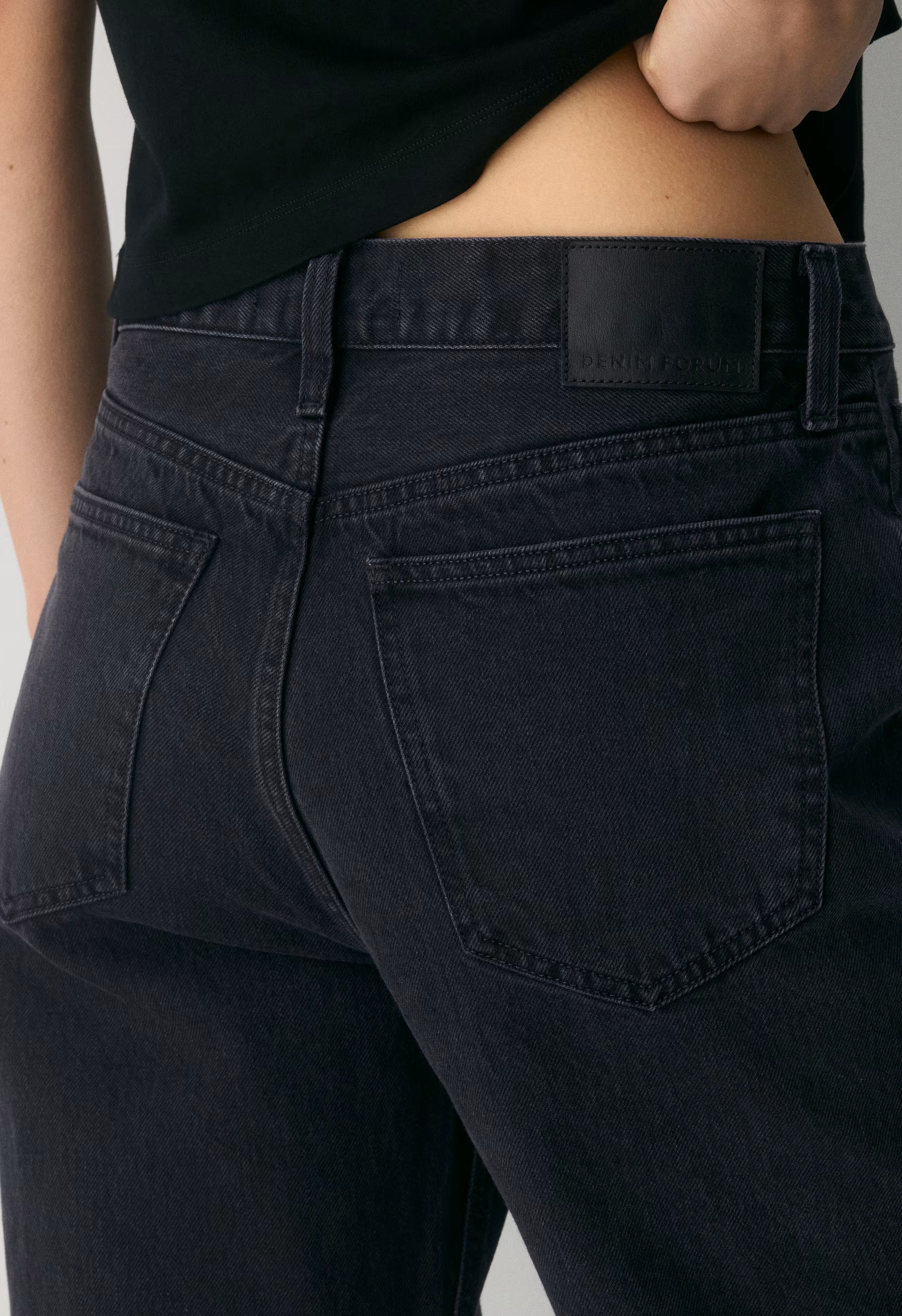 Denim Forum The '90s Iggy Lo-Rise Baggy Jean - BLACK EYELINER