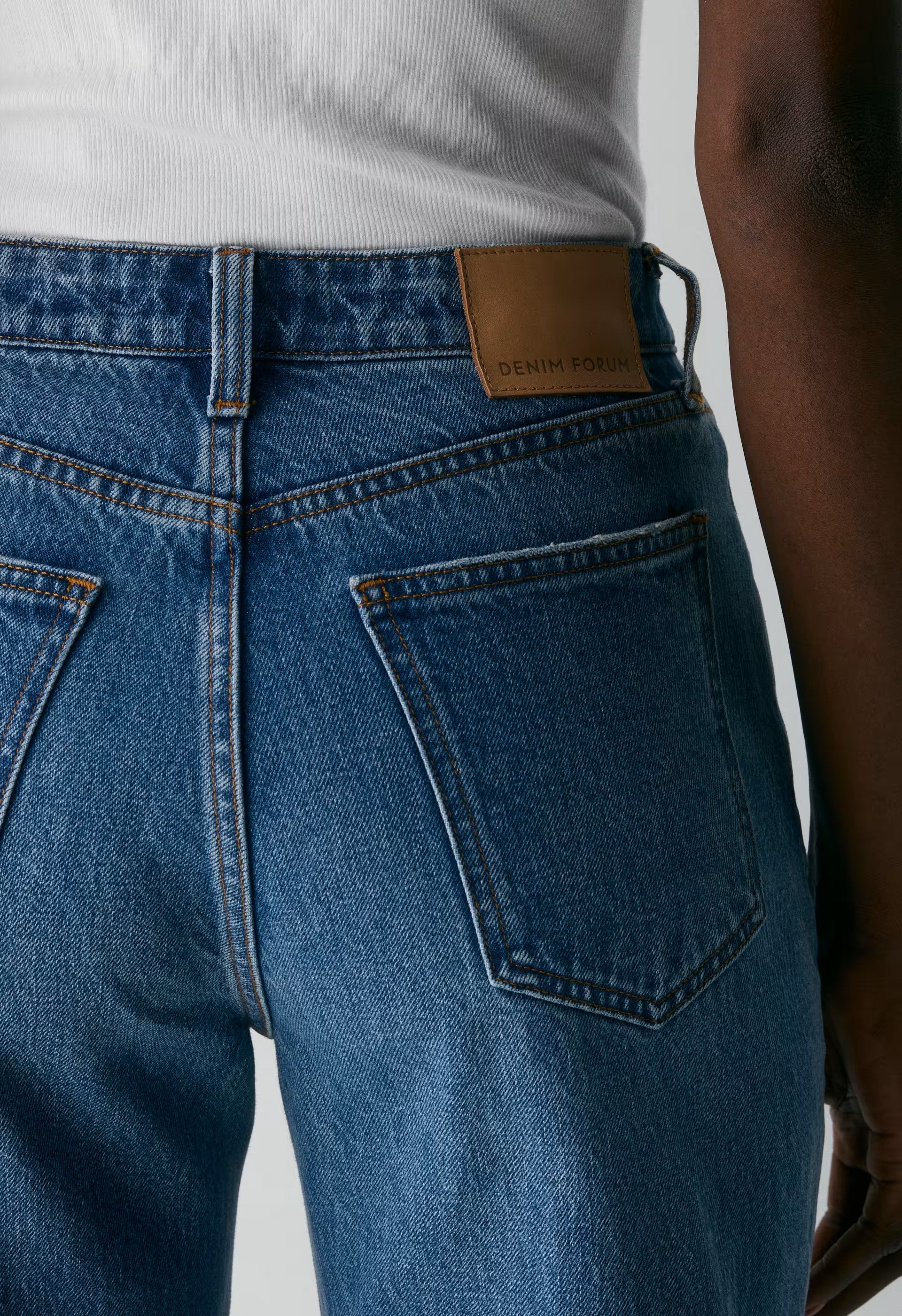 Denim Forum The Farrah Curve-Fit Hi-Rise Wide Jean - 5 YRS KISS N TELL BLEU