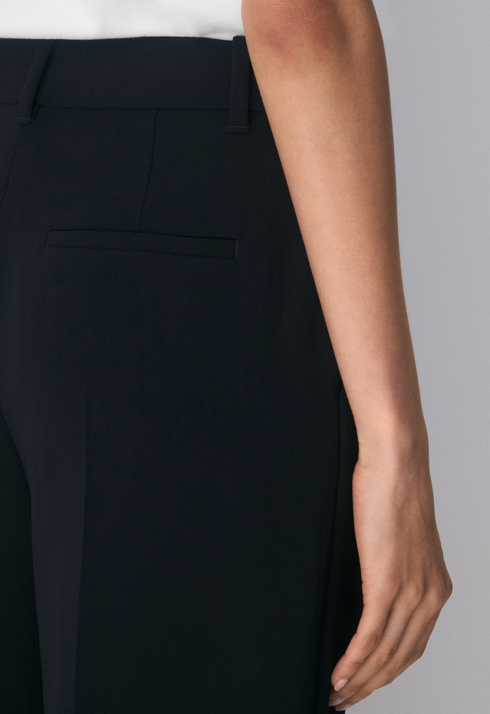 The Effortless Pant™ Cropped - Crepette™ - BLACK