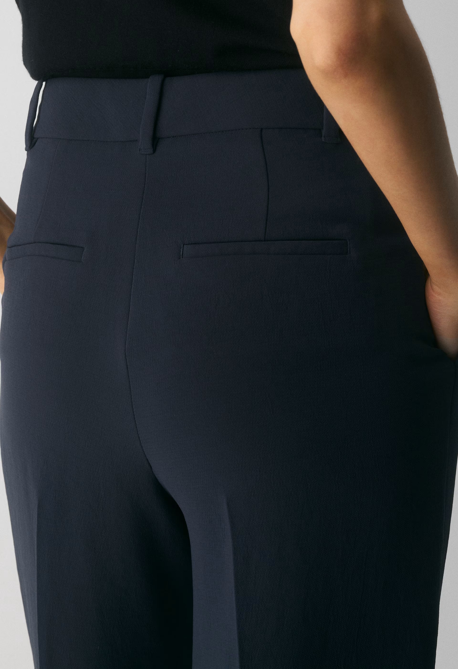 The Effortless Pant™ Cropped - Crepette™ - DARK NIGHT NAVY