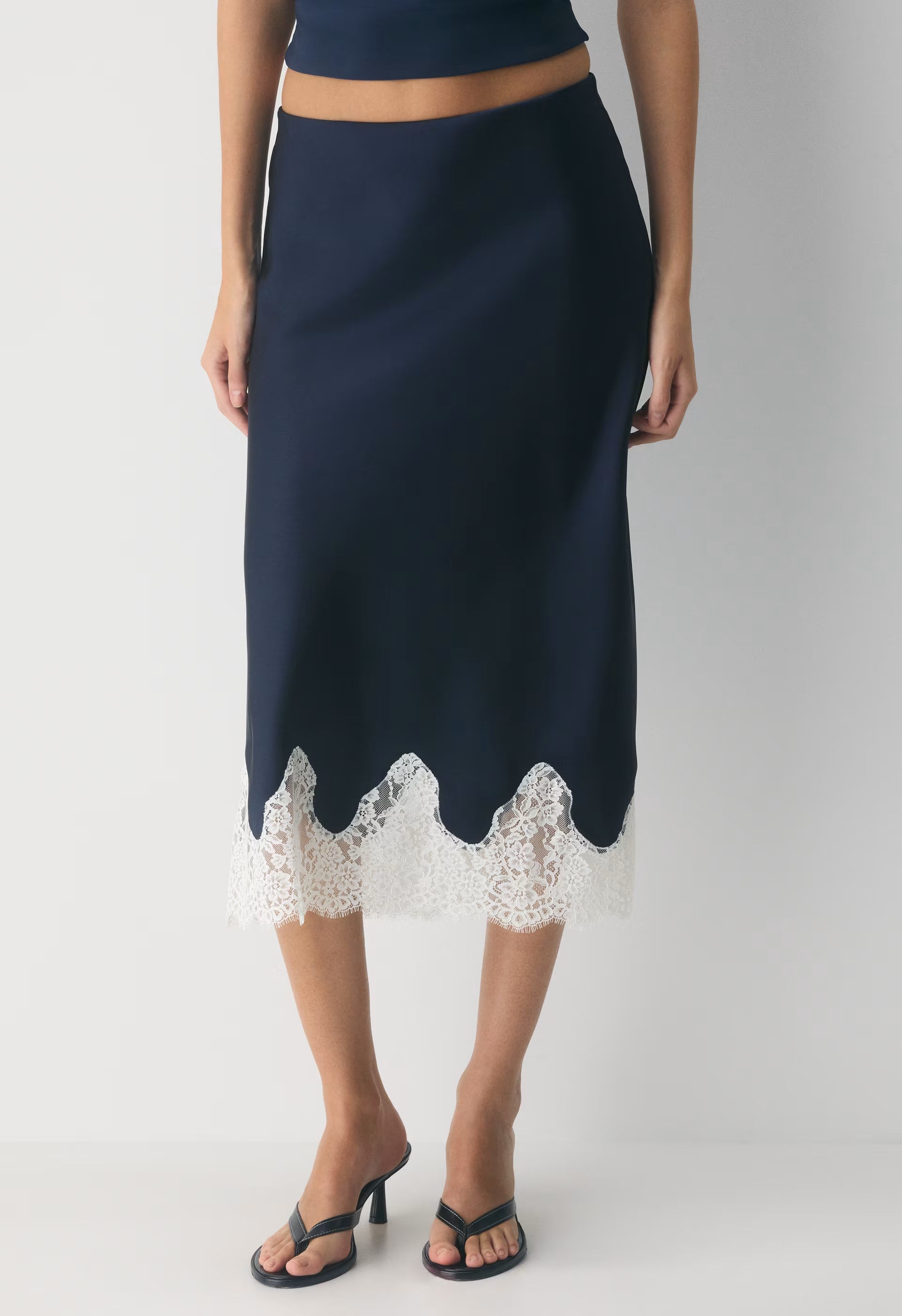 Henrietta Satin Skirt - BLK/SPRKLNG CHMPGN