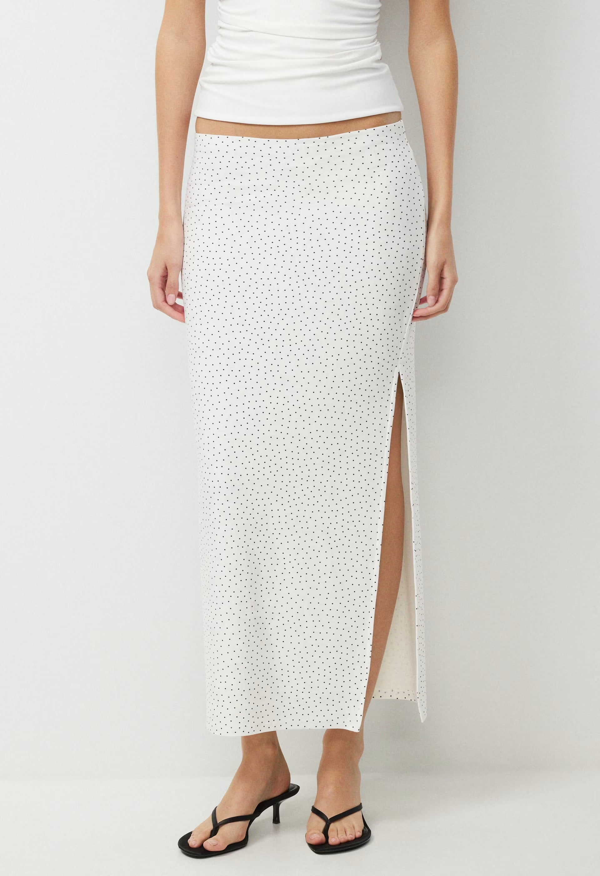 Smooth Matter™ Subscript Skirt - WHITE/ ADMIRAL
