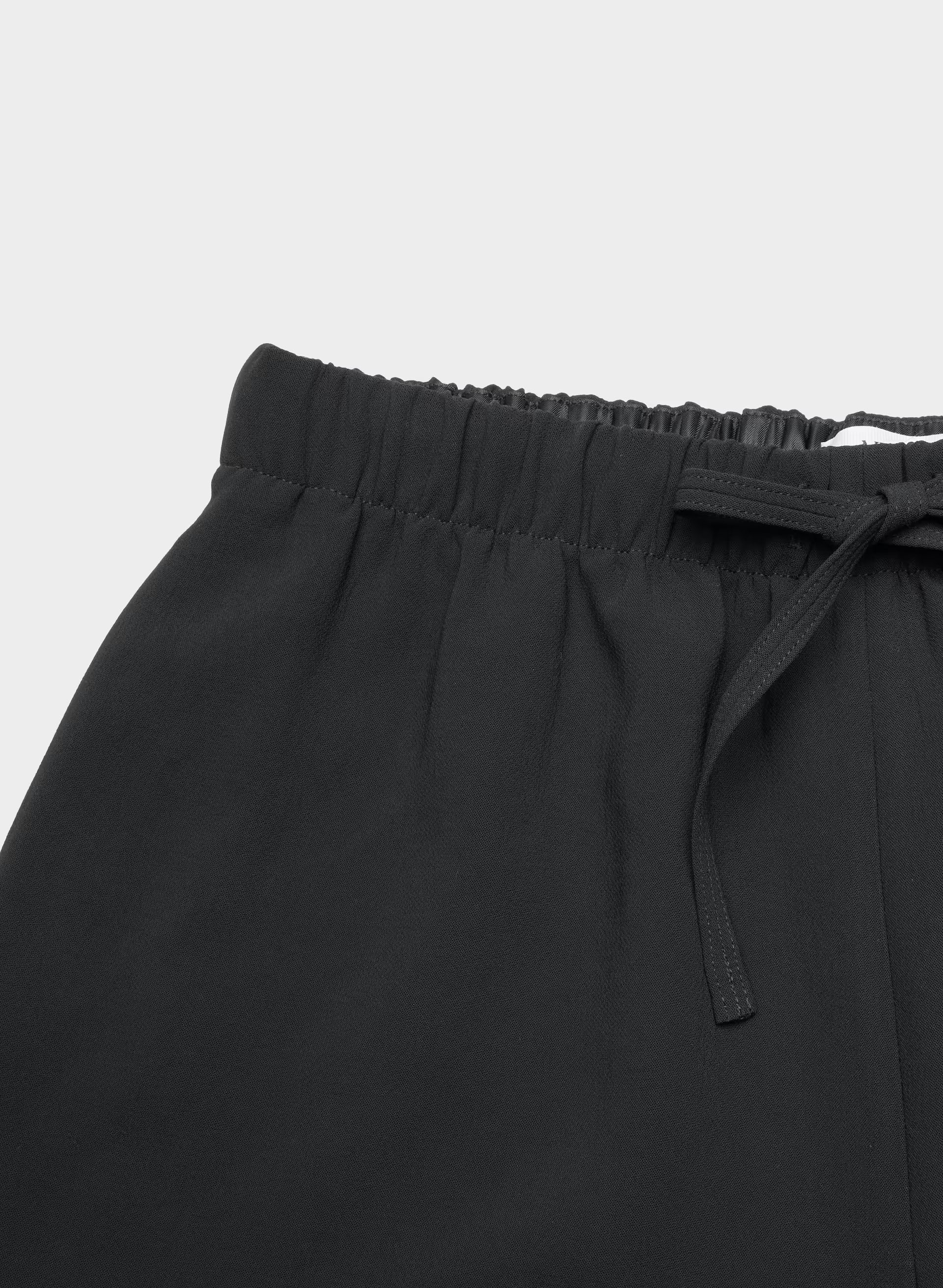 The Lodge Short™ Mid-Thigh - Crepette™ - BLACK
