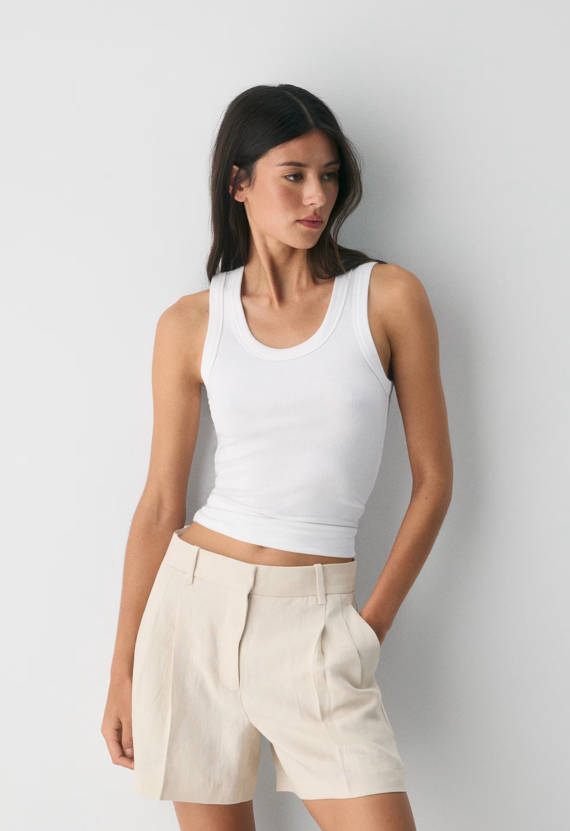 The Effortless Short™ Mid-Thigh - PowerLinen™ - COOL BEIGE