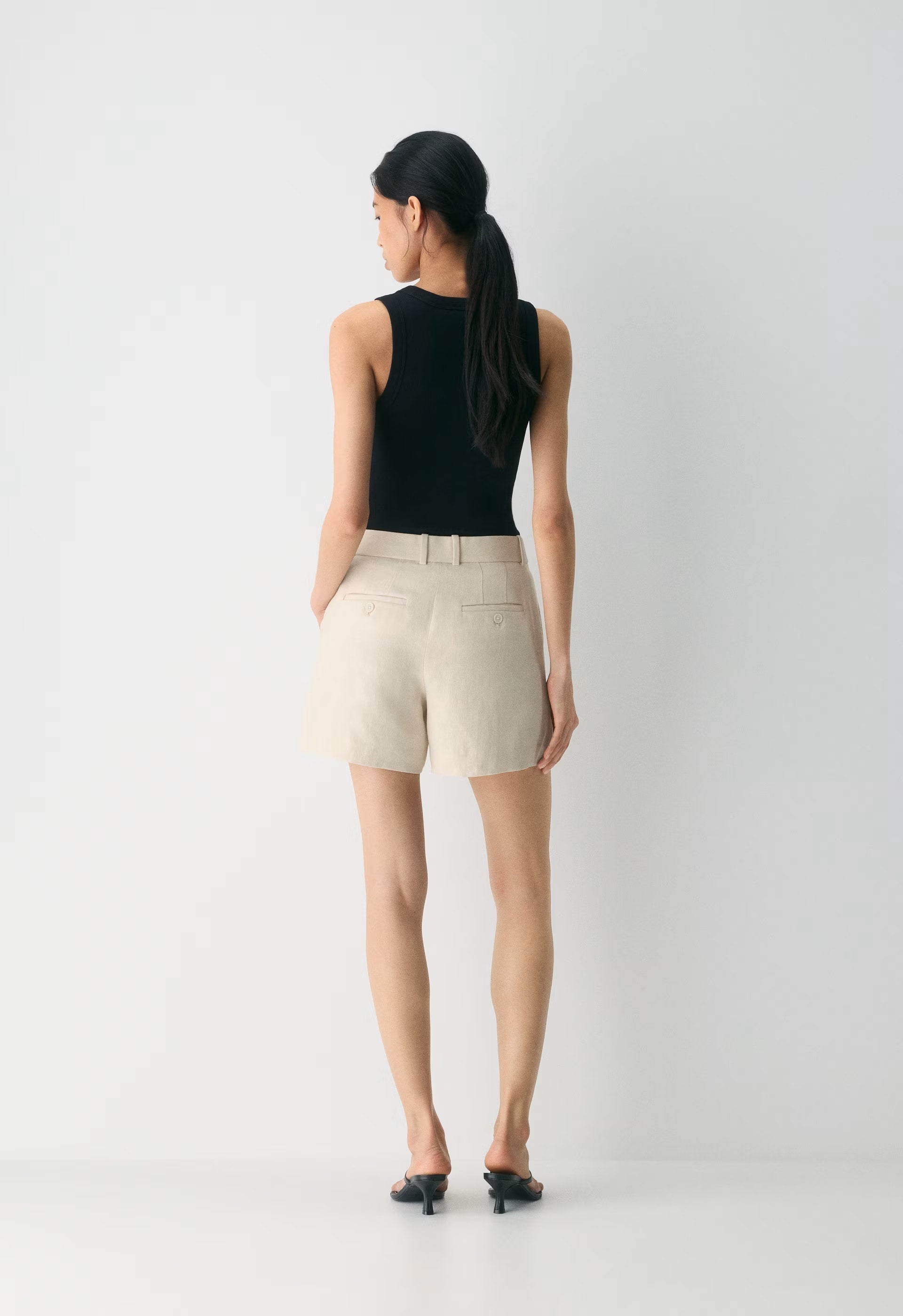 New Agency Mid-Thigh Short - PowerLinen™ - COOL BEIGE