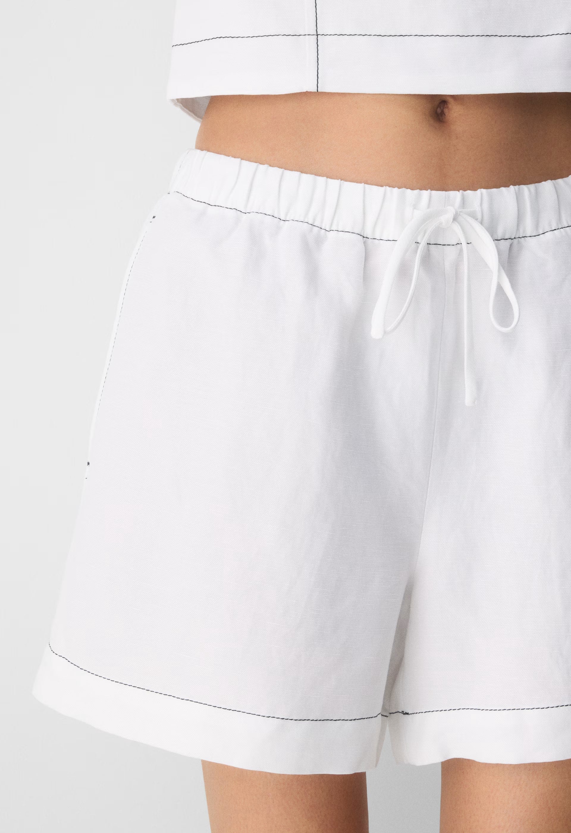 The Lodge Short™ Mid-Thigh - CruiseLinen™ - MITCHELL ST CNFWR B/W