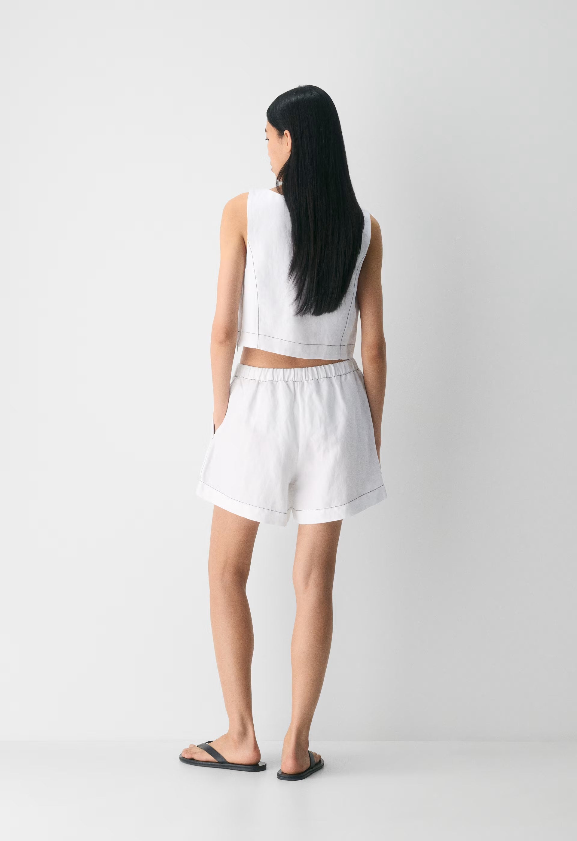 The Lodge Short™ Mid-Thigh - CruiseLinen™ - WHITE/BLACK