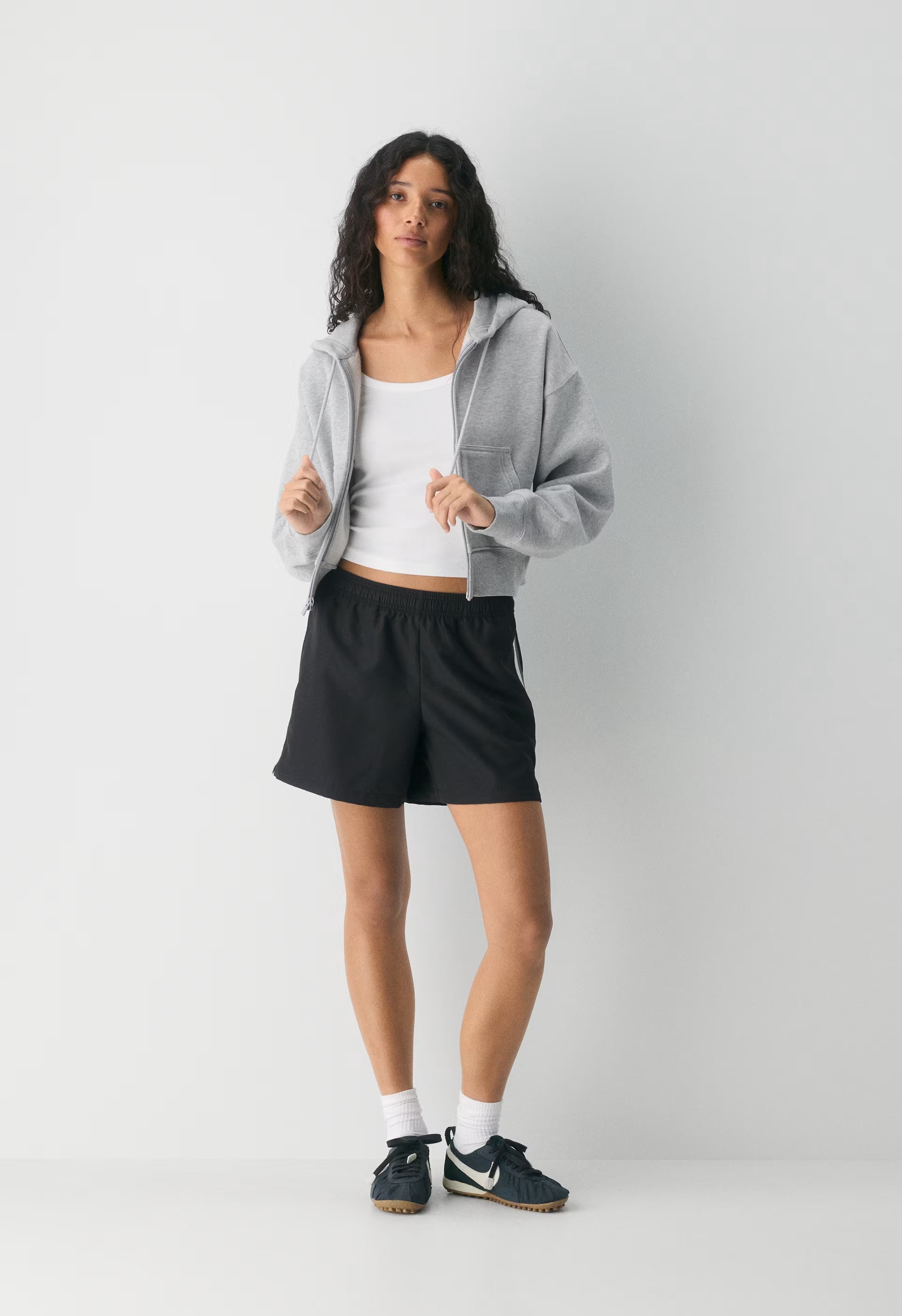 Medallion Mid-Thigh Short - ADMIRAL /MULTI