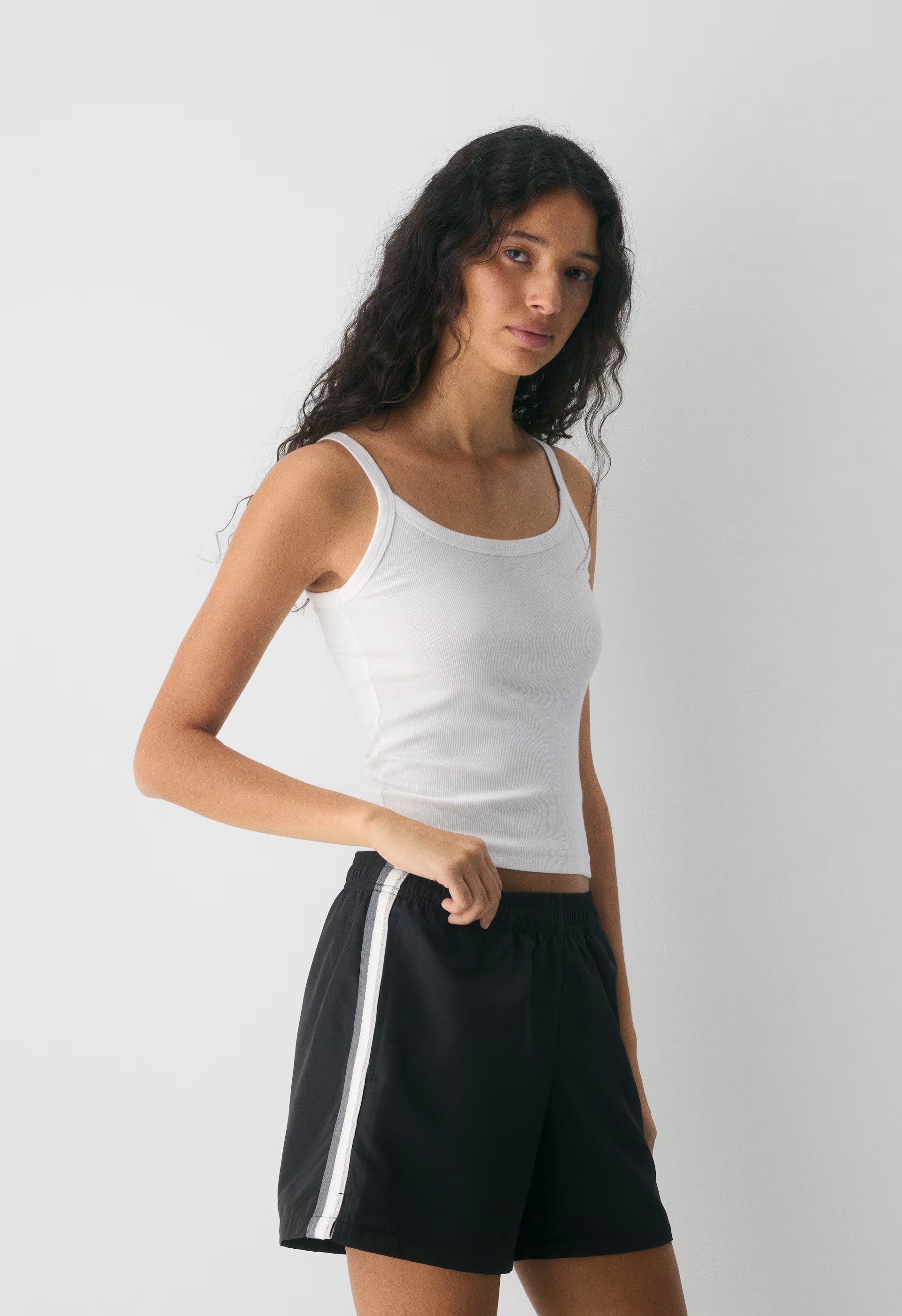 Medallion Mid-Thigh Short - ADMIRAL /MULTI