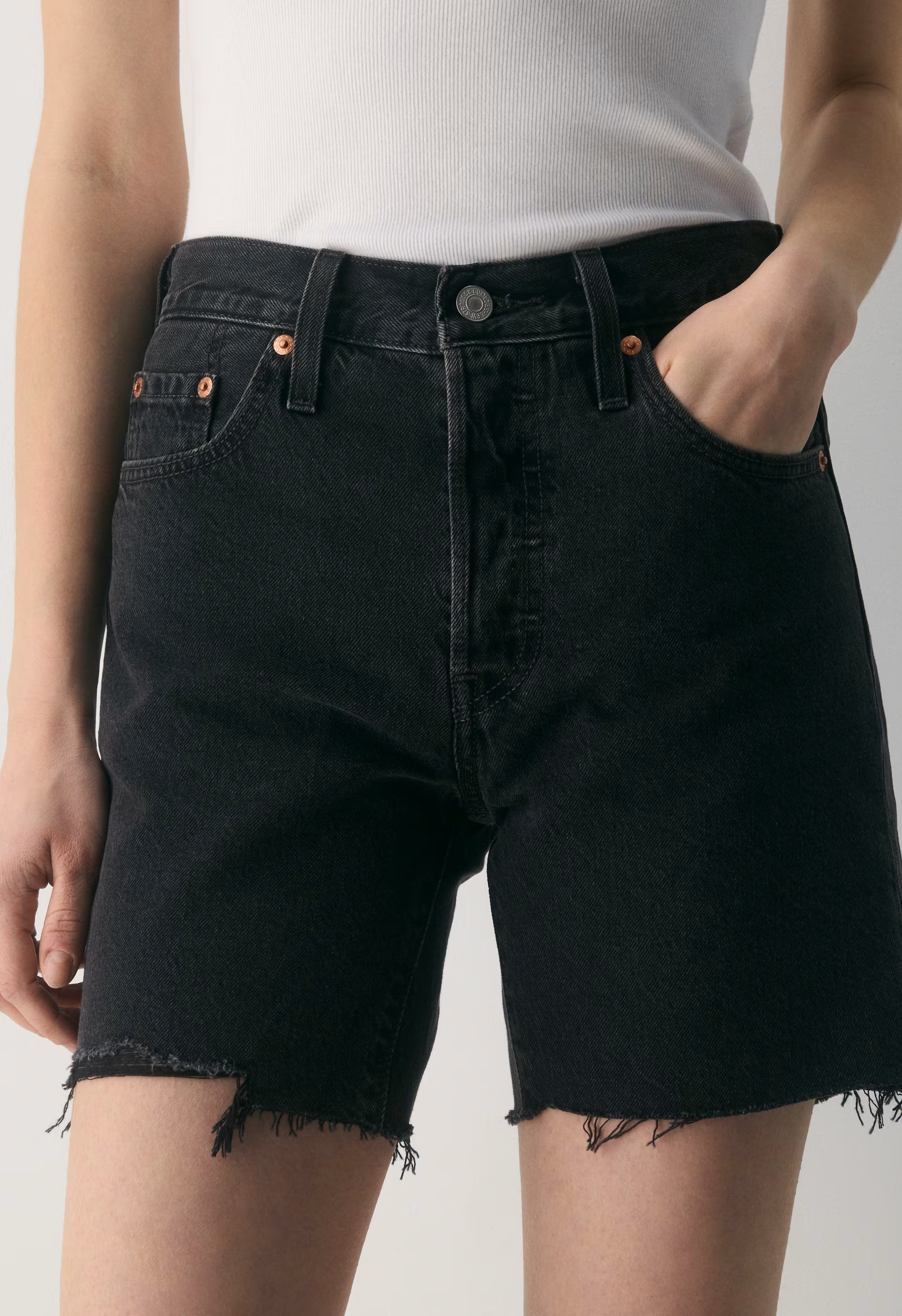 Levi's 501 Mid Thigh Jean Short - LUNAR BLACK