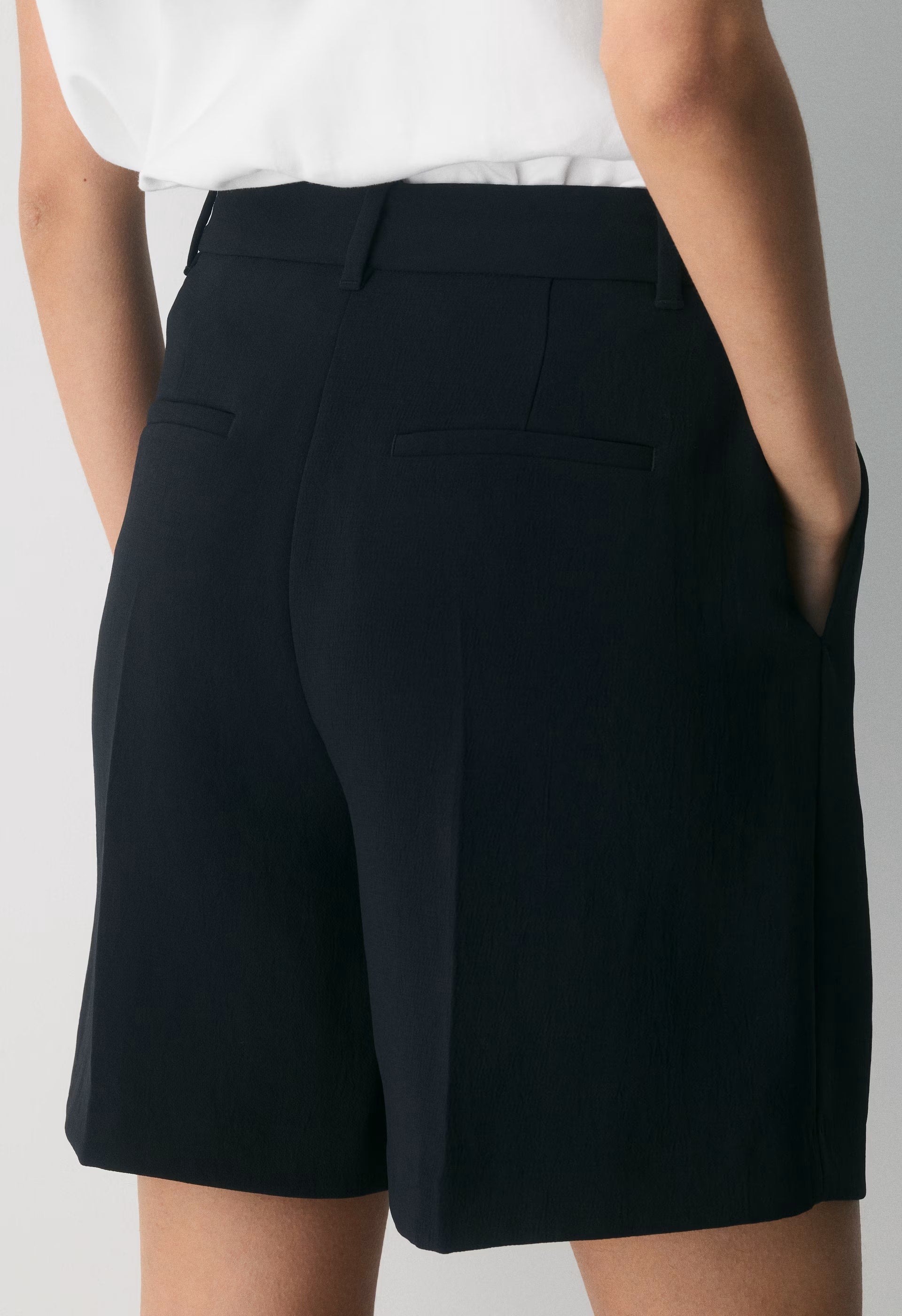 The Effortless Short™ Long - Crepette™ - BLACK