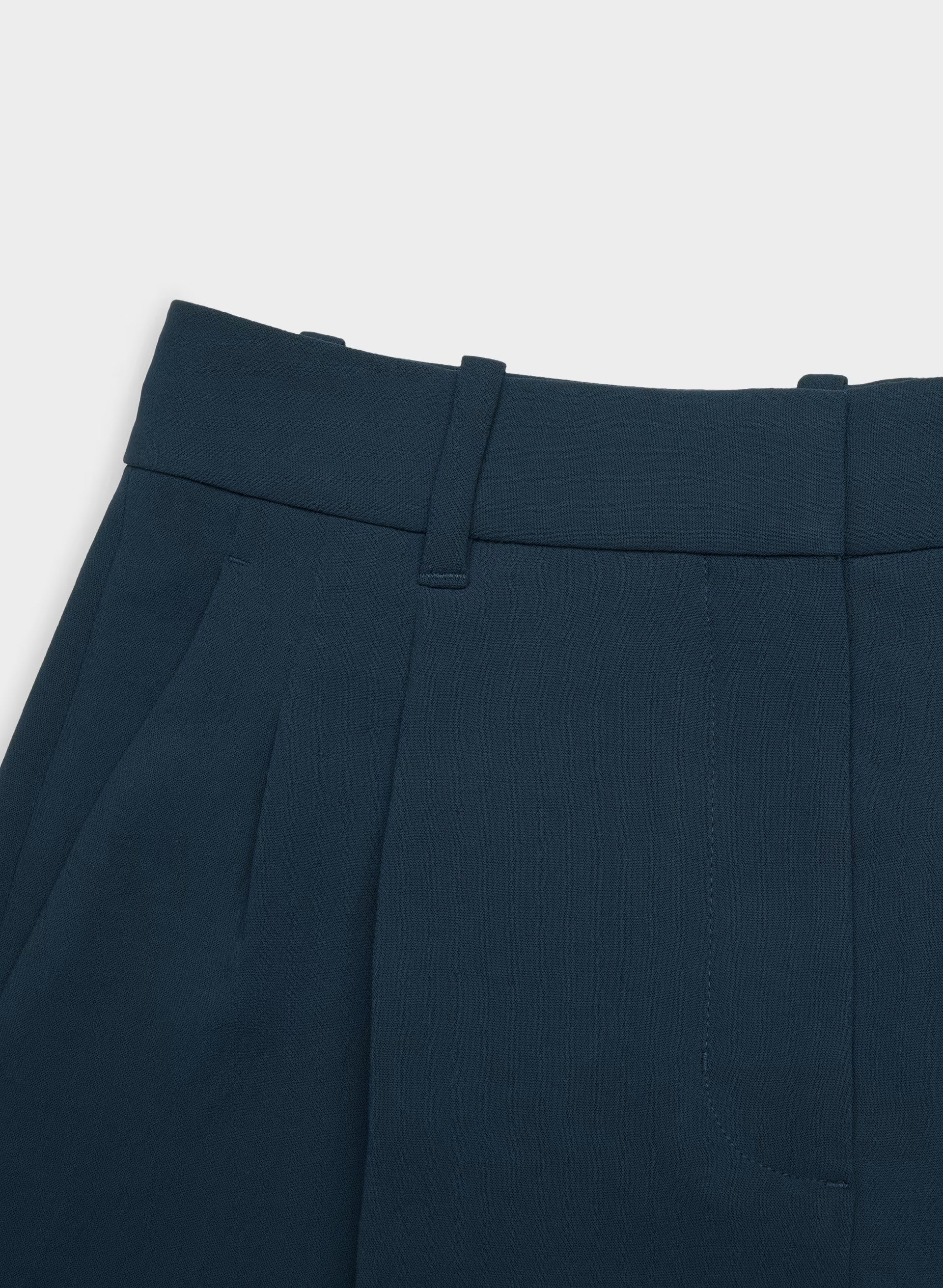 The Effortless Short™ Mid-Thigh - Crepette™ - ADMIRAL