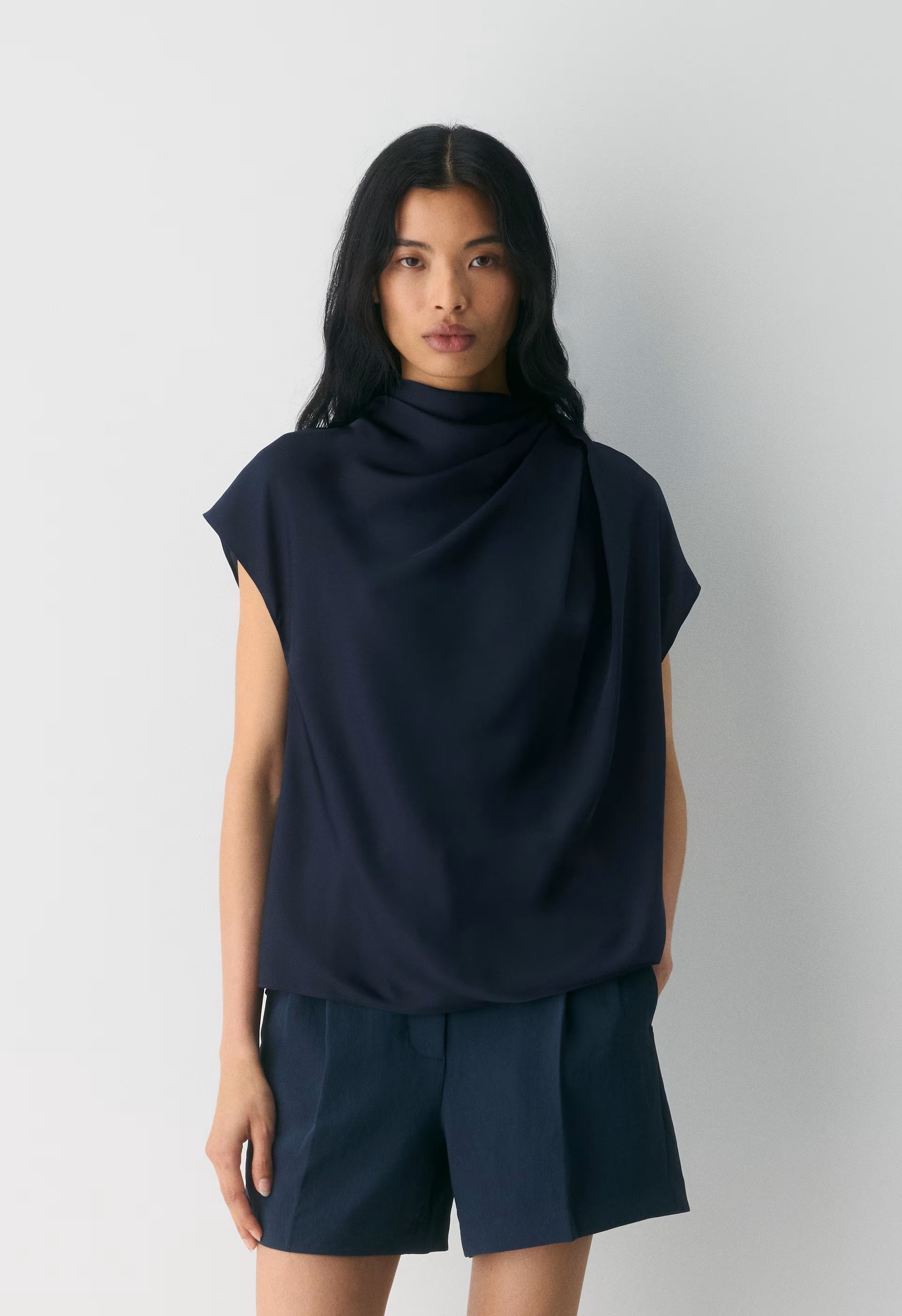 The Effortless Short™ Mid-Thigh - Crepette™ - ADMIRAL