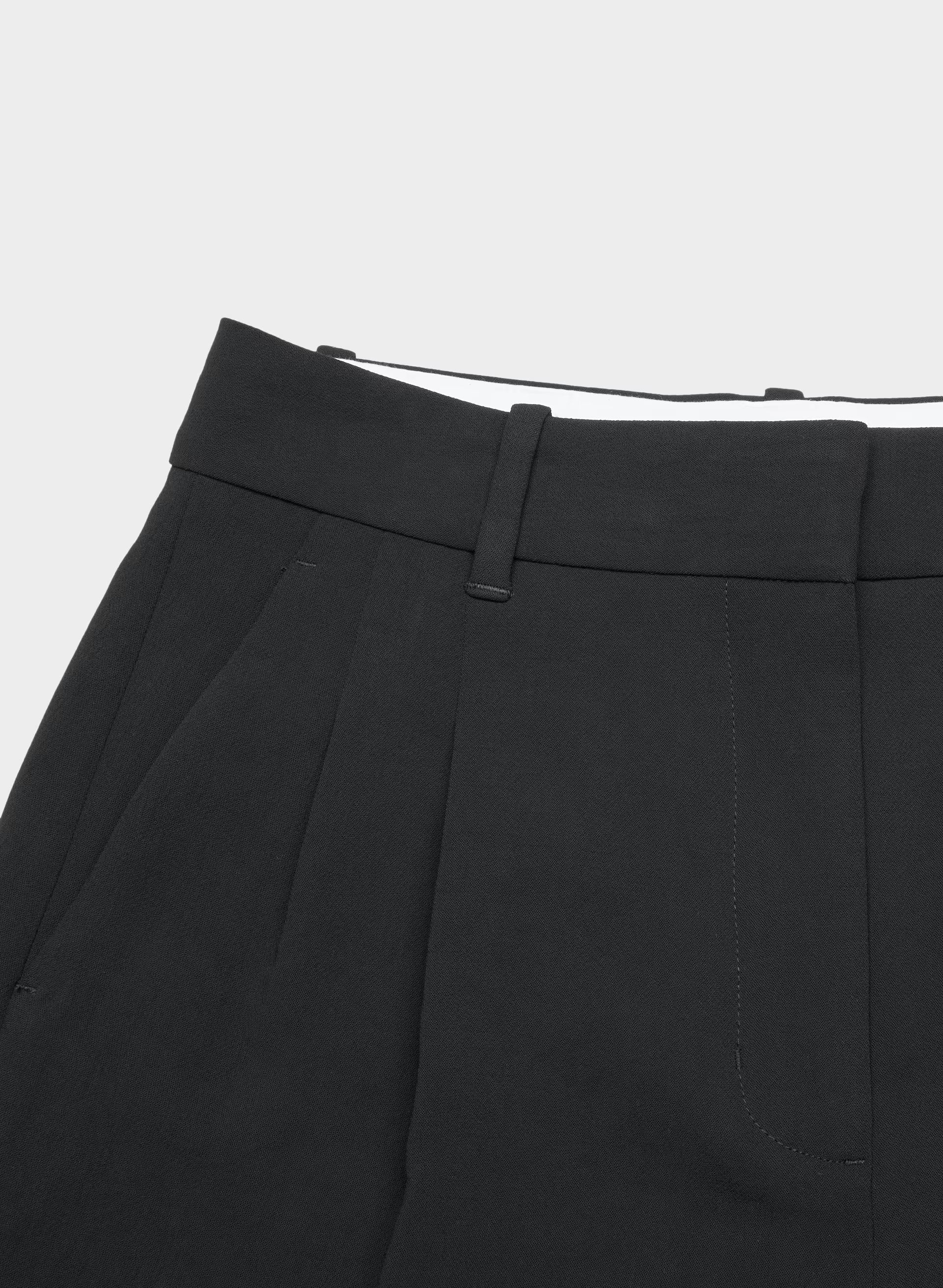 The Effortless Short™ Mid-Thigh - Crepette™ - BLACK
