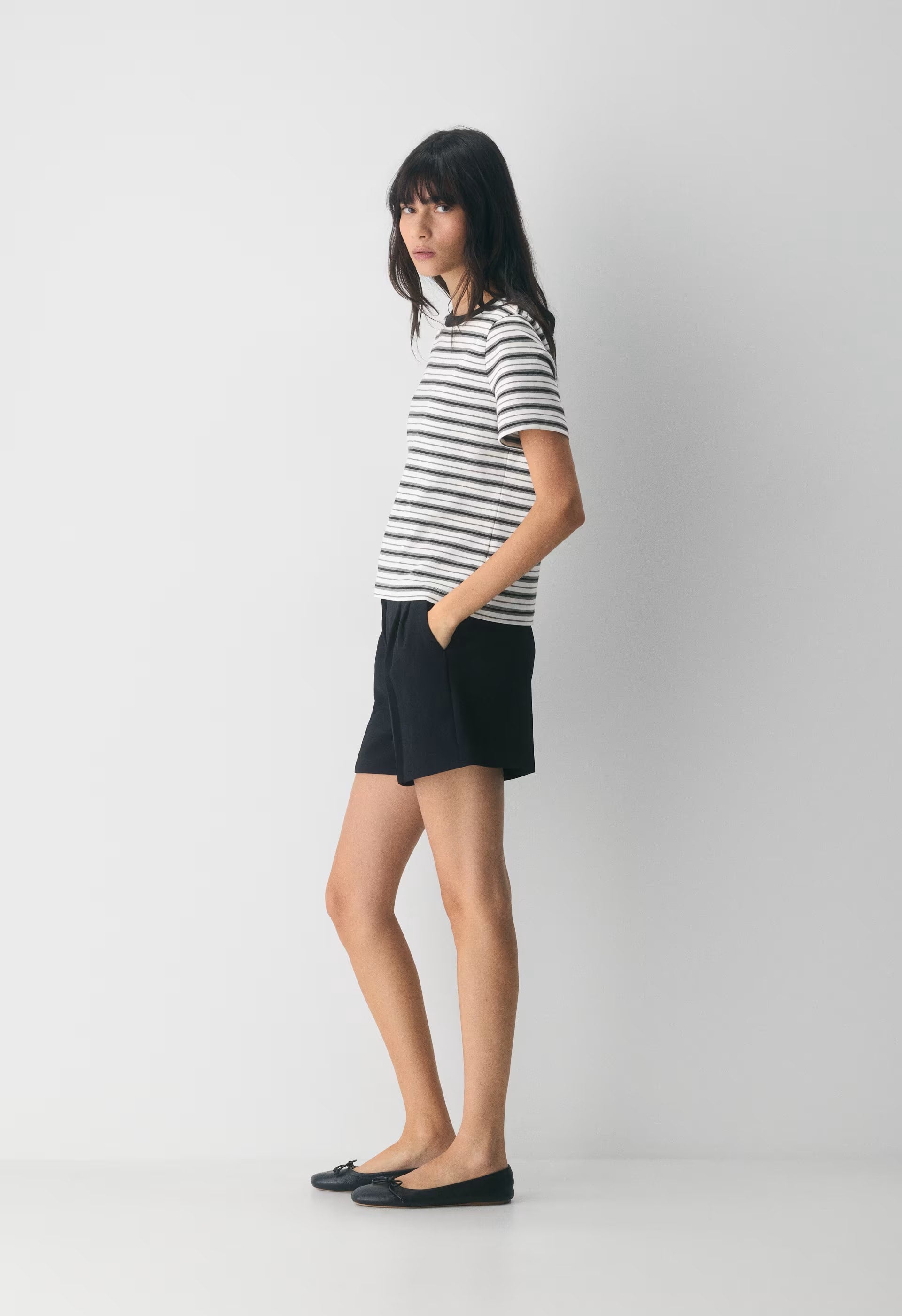 The Effortless Short™ Mid-Thigh - Crepette™ - BLACK