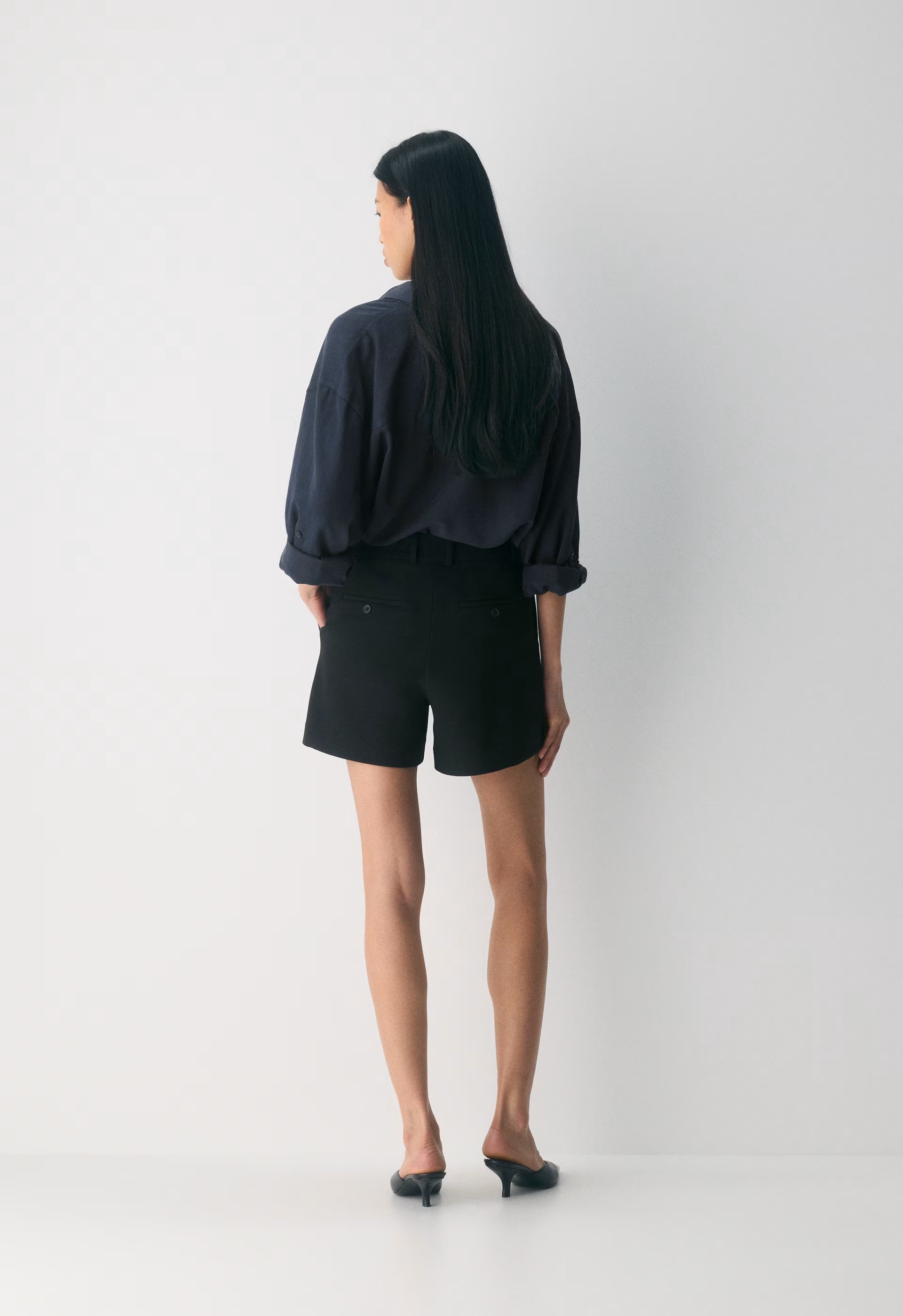 New Agency Mid-Thigh Short - Eversential™ - BLACK